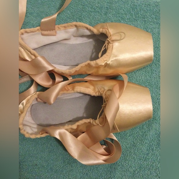 Pink Satin Ballet Pointe Slippers - Picture 5 of 9